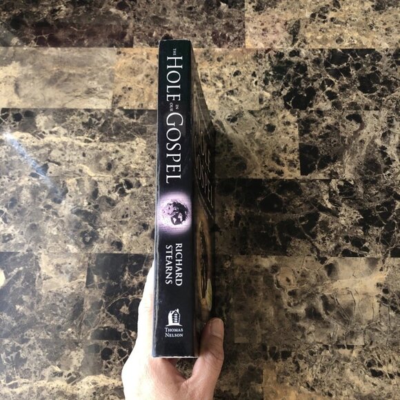 What Does God Expect Of Us? The Hole in Our Gospel Richard Stearns 2010 PB - Picture 3 of 9